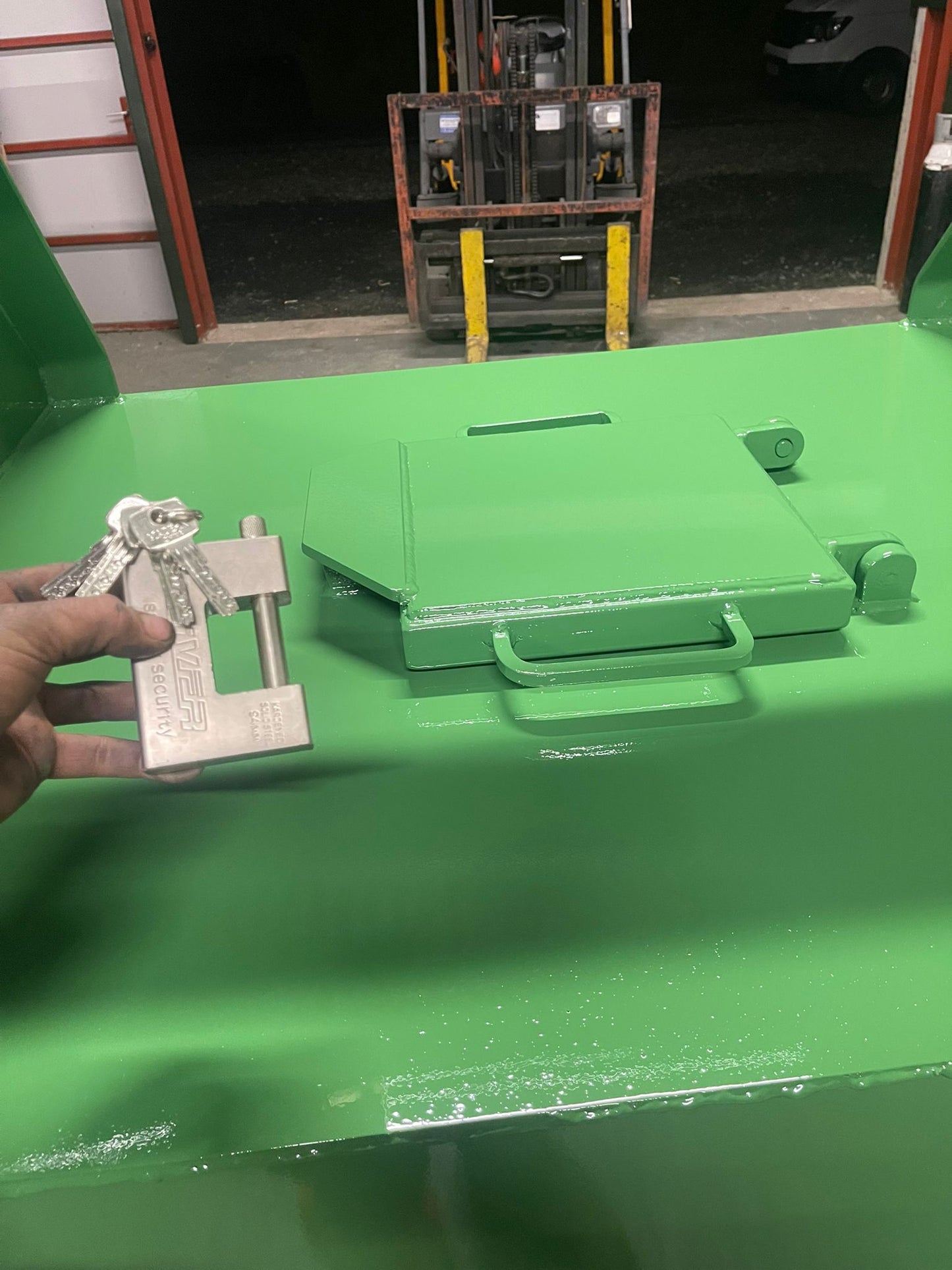 800 Litre AdBlue Grab Tank with Side Storage & 24V Pump